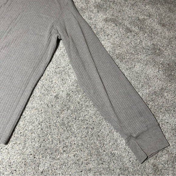 Abercrombie & Fitch Men's Muscle Long Sleeve V-Neck Ribbed Shirt - Large - Picture 9 of 14